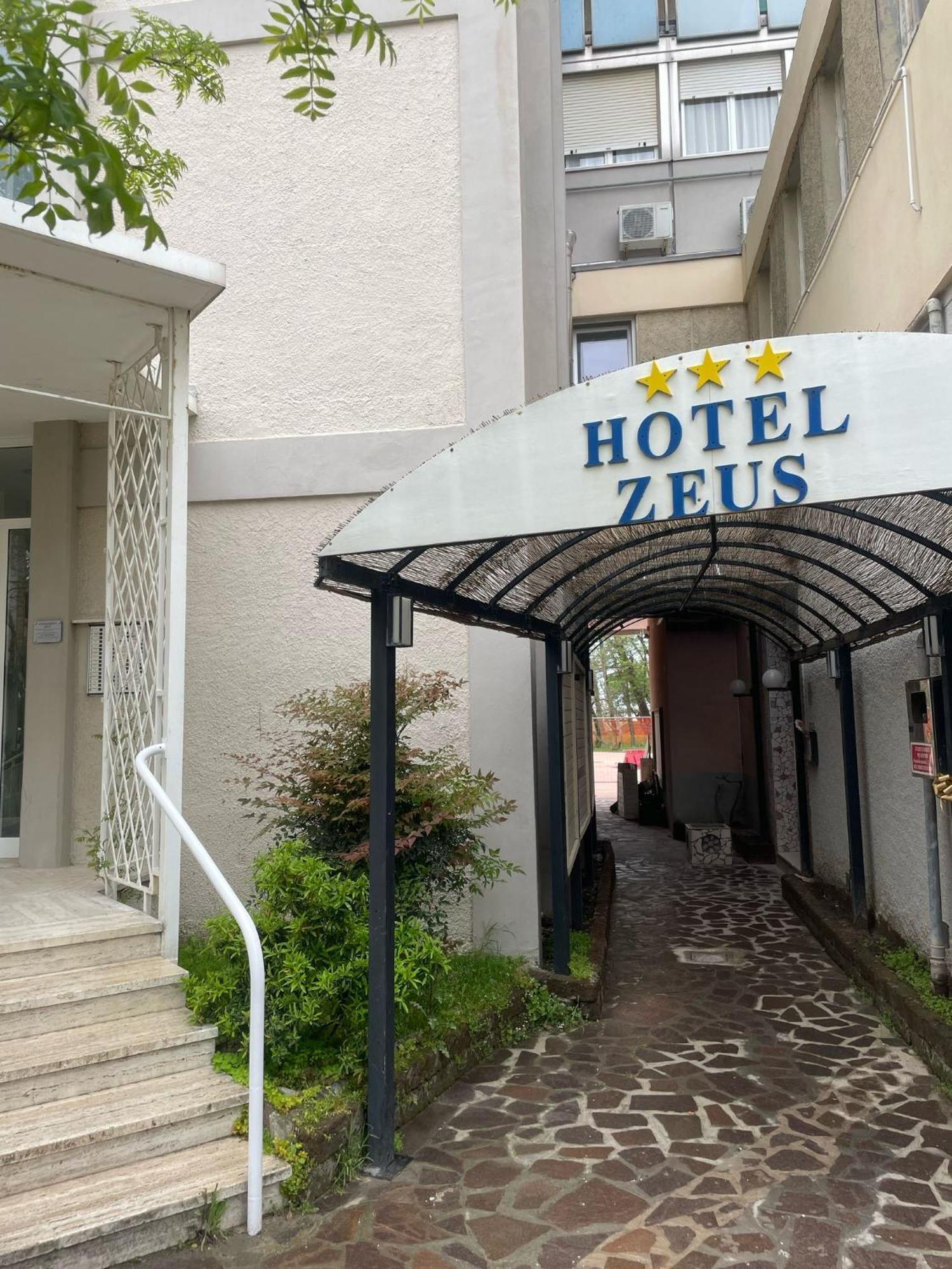 Hotel Zeus Lido di Classe Exteriör bild