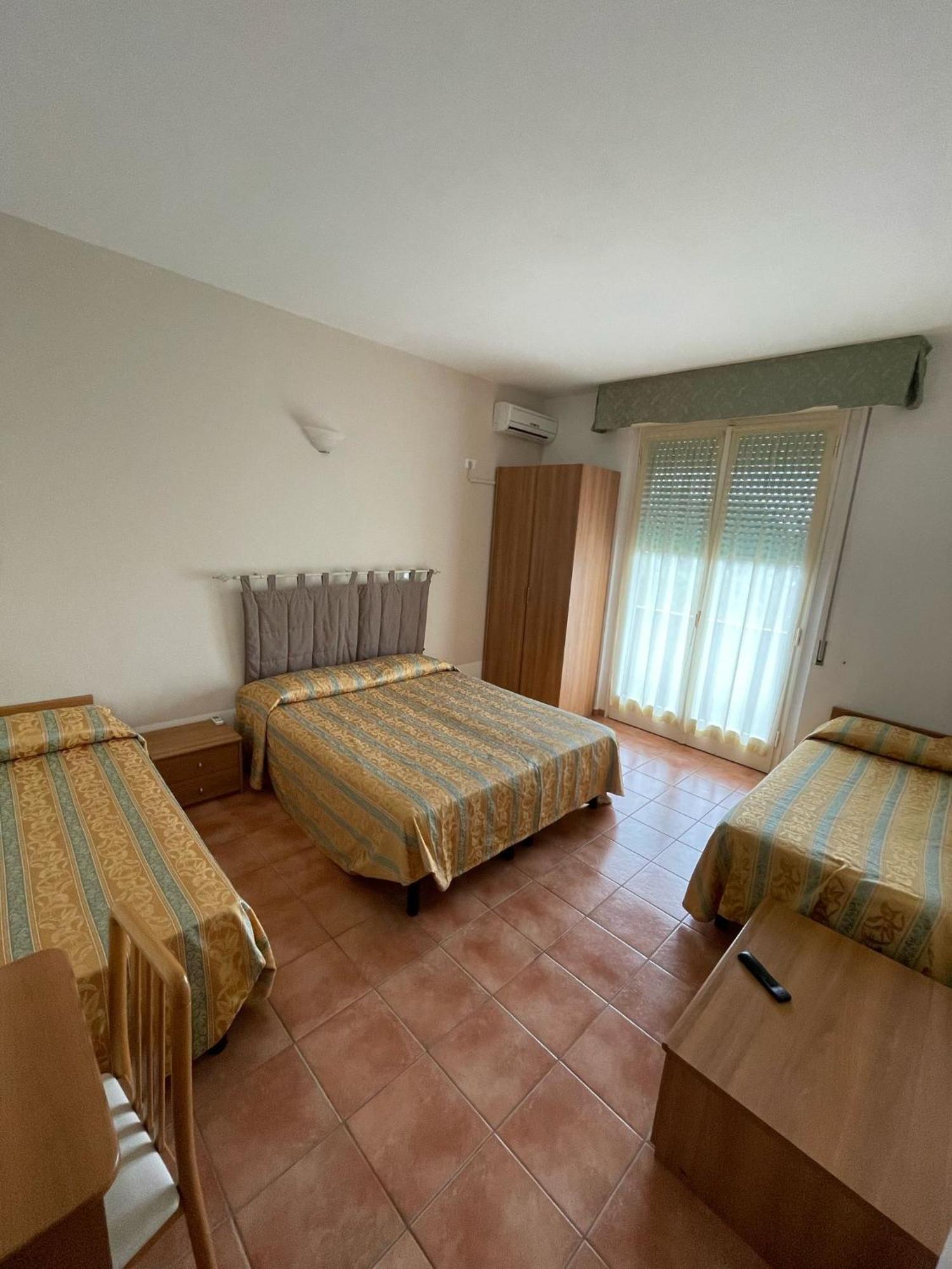 Hotel Zeus Lido di Classe Exteriör bild
