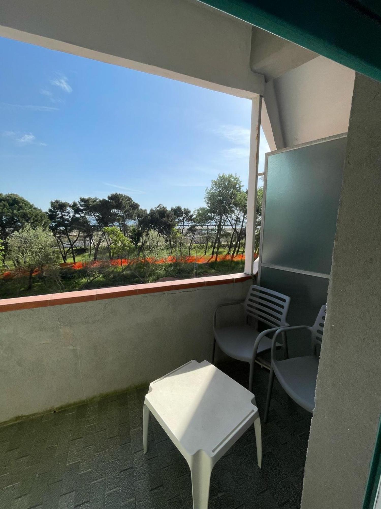 Hotel Zeus Lido di Classe Exteriör bild
